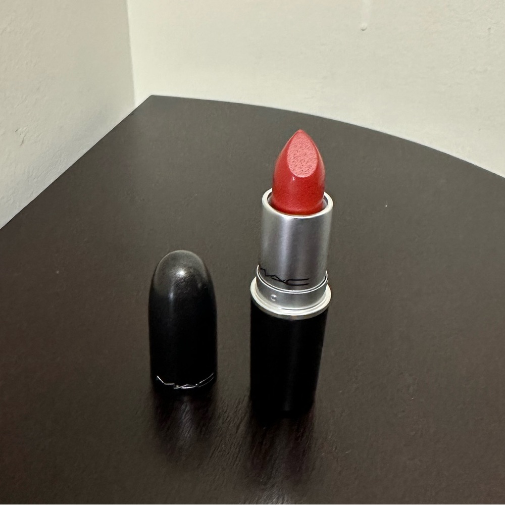 NEW FULL SIZE MAC MATTE LIPSTICK IN SHADE CHILLI
